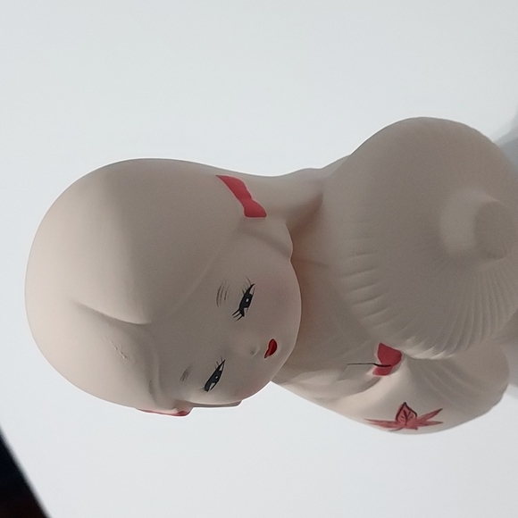 Hakata porcelain bisque doll w/parsol 5 in. Hx4 in.W. Made in Japan Multicolors. - Picture 6 of 9